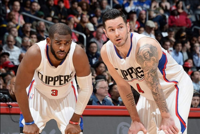 半场战报：米兰0-0拉齐奥，迈尼昂献神扑，红黑军团0射正（半场战况：米兰0-0拉齐奥，迈尼昂神勇救险，红黑军团零射正）